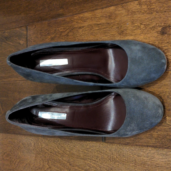 Grey suede BCBG almond toe block heels, size 8 - Picture 2 of 5